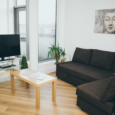 Serviced Apartment In Liverpool City Centre - Free Parking - Balcony - By Happy Days Екстер'єр фото