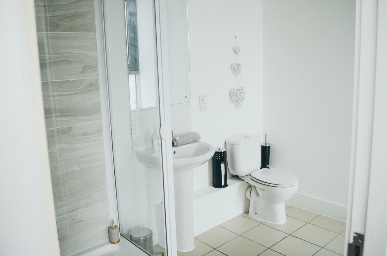 Serviced Apartment In Liverpool City Centre - Free Parking - Balcony - By Happy Days Екстер'єр фото