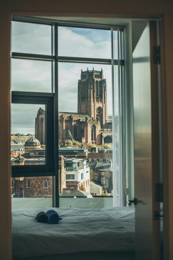 Serviced Apartment In Liverpool City Centre - Free Parking - Balcony - By Happy Days Екстер'єр фото
