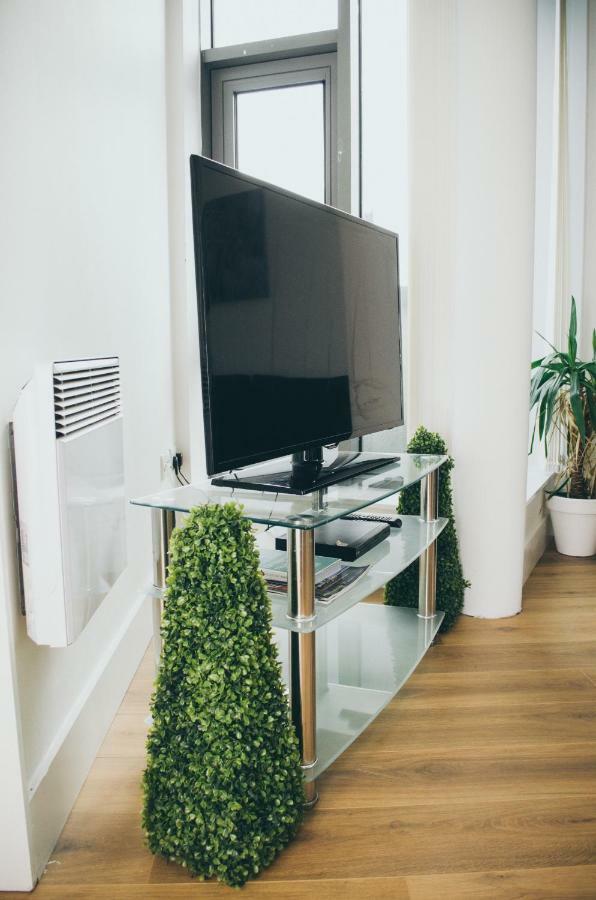 Serviced Apartment In Liverpool City Centre - Free Parking - Balcony - By Happy Days Екстер'єр фото