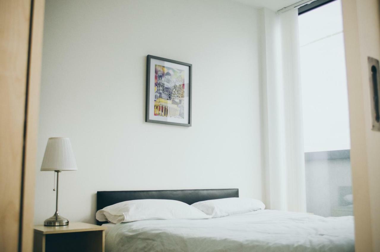 Serviced Apartment In Liverpool City Centre - Free Parking - Balcony - By Happy Days Екстер'єр фото