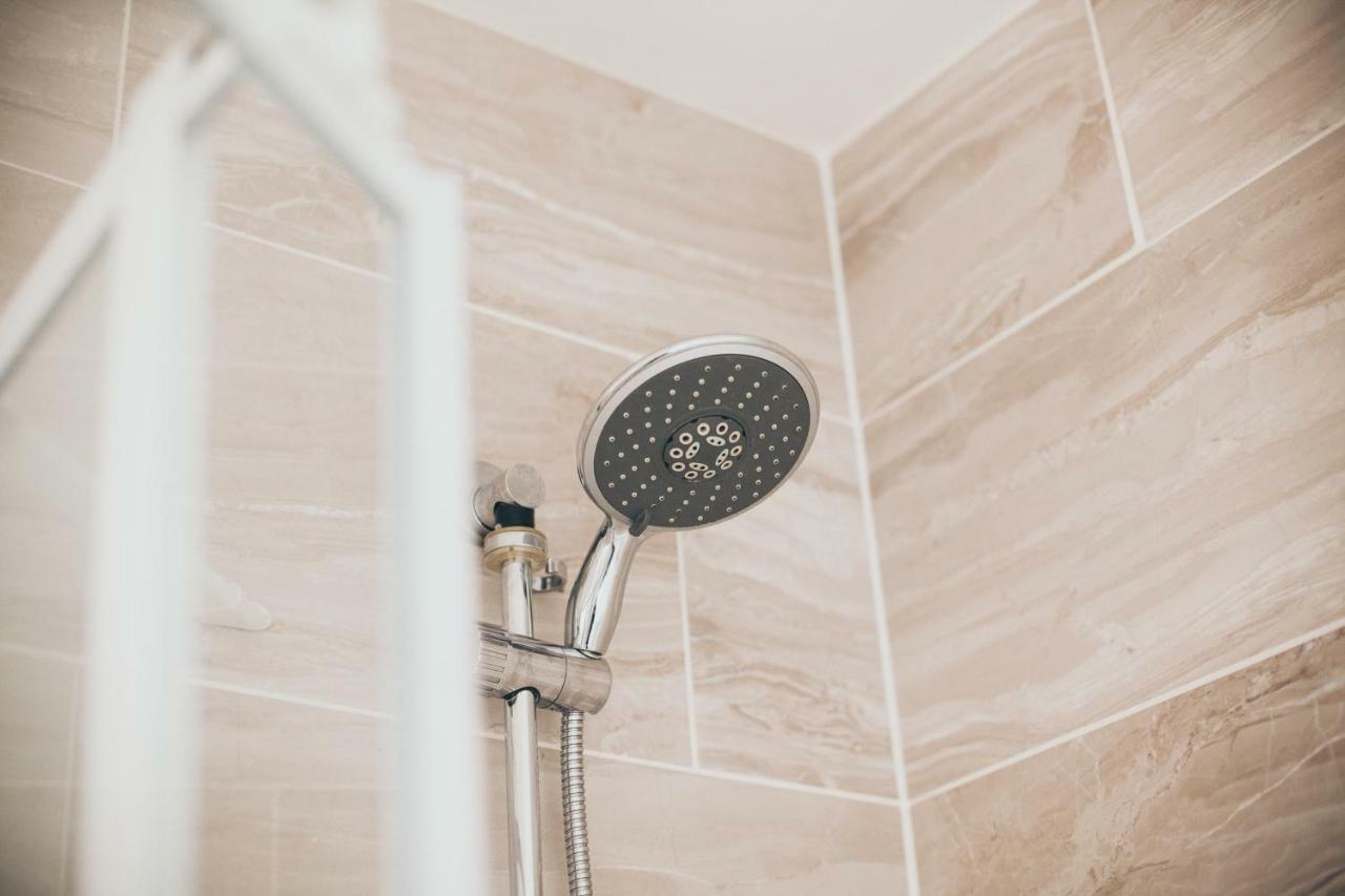 Serviced Apartment In Liverpool City Centre - Free Parking - Balcony - By Happy Days Екстер'єр фото