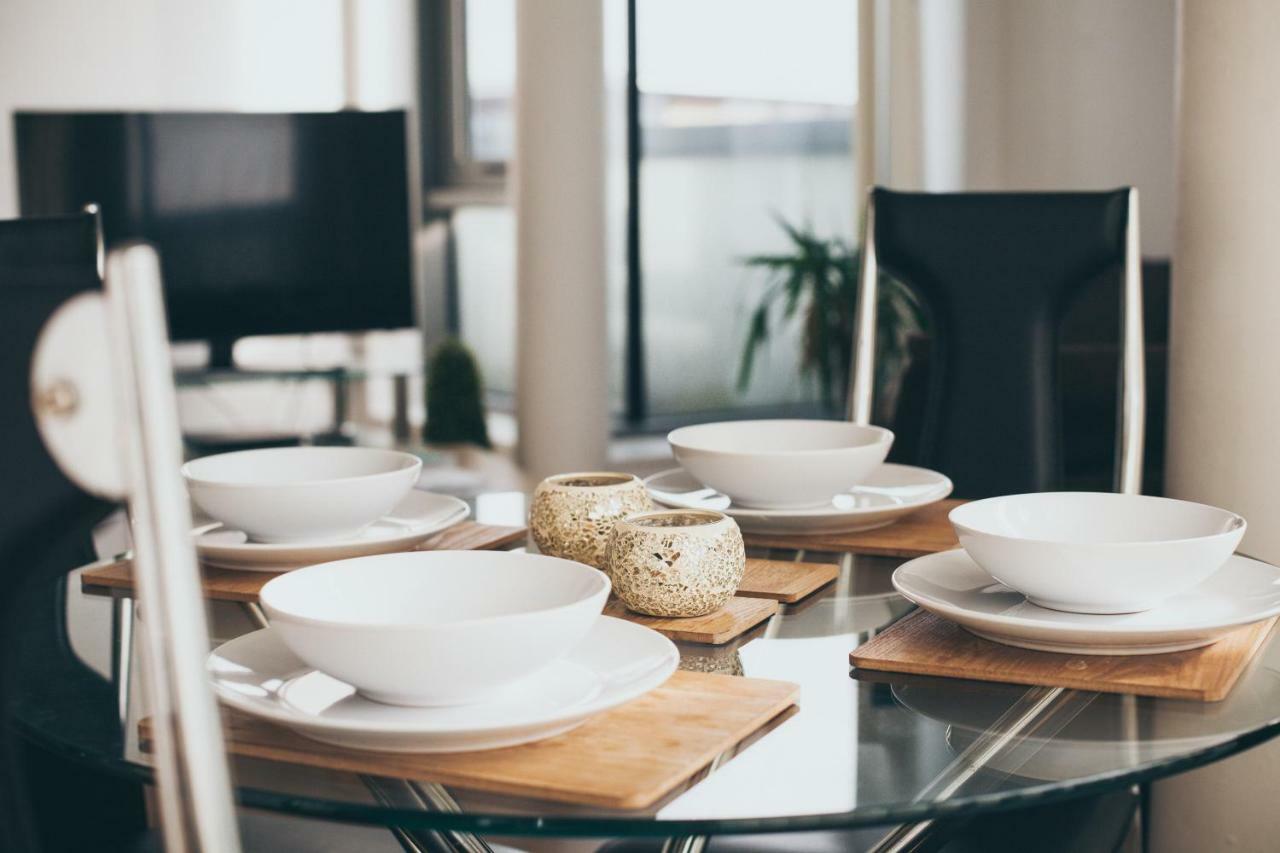 Serviced Apartment In Liverpool City Centre - Free Parking - Balcony - By Happy Days Екстер'єр фото